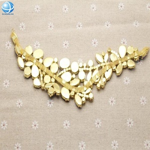 Applique di strass di cristallo di colore personalizzato <span class=keywords><strong>per</strong></span> cucire su Costume abito <span class=keywords><strong>da</strong></span> sposa abito <span class=keywords><strong>da</strong></span> <span class=keywords><strong>sera</strong></span> decorazione <span class=keywords><strong>accessori</strong></span> - Product Image 3