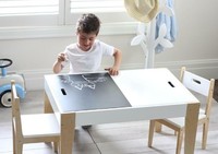 Meubles d'activités pour enfants modernes, table et chaises de jeu et d'étude multifonctionnelles en bois pour enfants avec tableau noir et tableau blanc