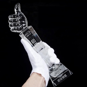Venta al por mayor logotipo personalizado diseño pulgares de cristal con forma de escudo de cristal premios - Product Image 6