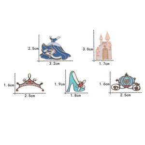 Insigne en métal de conte de fées de voiture de citrouille de château de chaussures de cristal - Product Image 6