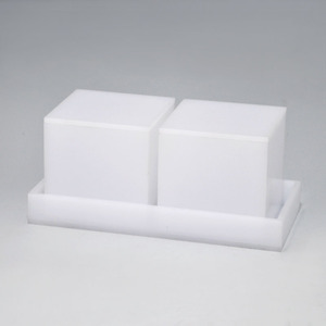 Ensemble de 2 boîtes de rangement carrées en plastique blanc avec couvercle au design élégant pour l'organisation de la maison - Product Image 1