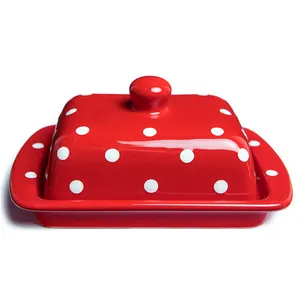 乡村家庭厨房装饰红色石器覆盖黄油盘，白色圆点