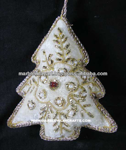 เครื่องประดับคริสต์มาสแบบแขวนปักลายซารี - Product Image 1