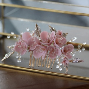 Feuille d'or faite à la main femmes peignes à cheveux rose Floral bijoux en céramique pour les mariages strass perlé bandeaux de mariée Style de mode - Product Image 2