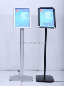 Expositor de Pie para Pósteres de Aluminio A3 Moderno para Exhibición de Ropa en Interiores PENGLONG PL-DS02, Expositor Independiente Anodizado - Product Image 4