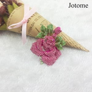 Broches de Aleación con Cristales al por Mayor, Chapados en Oro, 60mm, Grandes, con Diseño de Rosa, Hoja Verde y Flor, para Regalo de Boda, Compromiso o para Niños - Product Image 2
