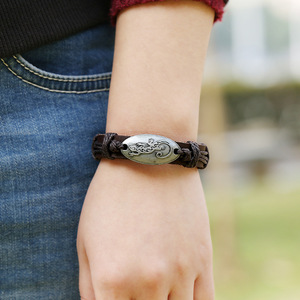 Bracciale Punk con Charm a Forma di Serpente, Gioiello alla Moda in Vera Pelle Intagliata, Braccialetto Avvolgente in Pelle Bovina per Uomo e Donna - Product Image 4