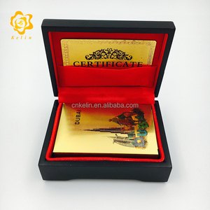 Carte da Gioco in Oro 24k con Immagine del Burj Al Arab di Dubai, con Scatola in Legno e Certificato - Product Image 2