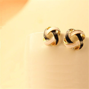 Di Modo caldo di 1 Pair Delle Ragazze Delle Donne Coreano Vintage Charme in Bianco e Nero Semplice Cavo Dei Monili Degli Orecchini Regalo di trasporto libero - Product Image 5