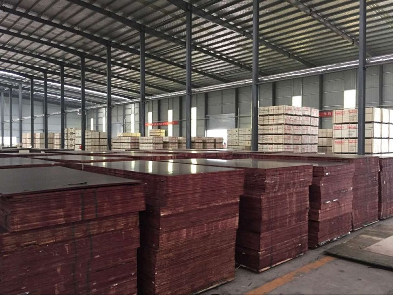 high quality low price 18mm film faced plywood  Linyi factory