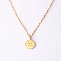 Collar con colgante de acero inoxidable chapado en oro con logotipo personalizado de fábrica