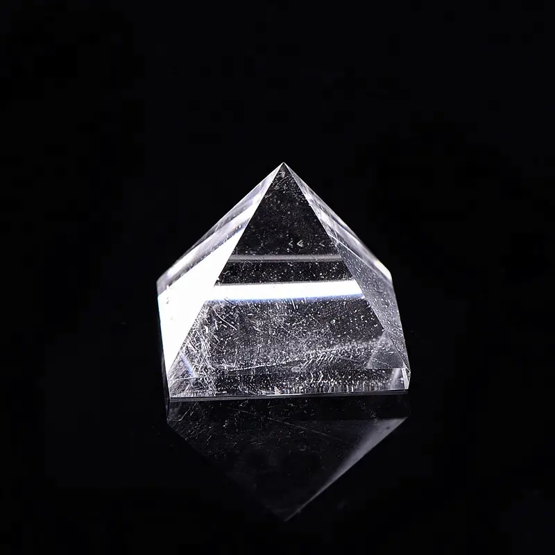Pirâmide de cristal de quartzo transparente natural