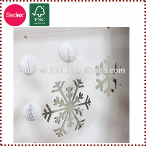 Papel de nido de abeja copo de nieve colgante decoración como escenografía para la navidad - Product Image 1