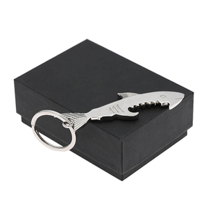 로고를 가진 주문을 받아서 만들어진 은 상어 병따개 - Product Image 5