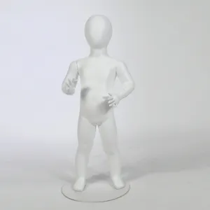 Venta caliente encantadora fibra de vidrio de pie niño Maniquí niño maniquí en un color blanco con escaparate