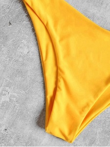 KY Venta al por mayor de amarillo brillante para dama joven con cordones acolchado Bikini Set Fitness traje de baño ropa de playa - Product Image 5