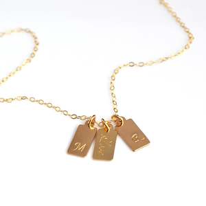 Collar personalizable con colgante rectangular de acero inoxidable, colgante con letras grabadas, inicial de 2mm de grosor - Product Image 1