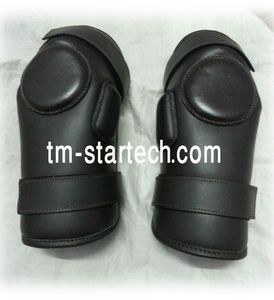 Genouillères en cuir de polo à 2 sangles personnalisées de haute qualité pour l'équitation Options de couleur marron et beige de qualité supérieure - Product Image 1