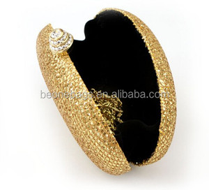 Paillettes dorées tissus nacre embrayages - Product Image 3