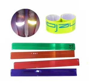 Hot Sale Promosi Sekolah Hadiah Reflektif Pvc Tamparan Gelang Lengan Wrap Di Lengan Refleks Gelang Band untuk Keselamatan Berjalan