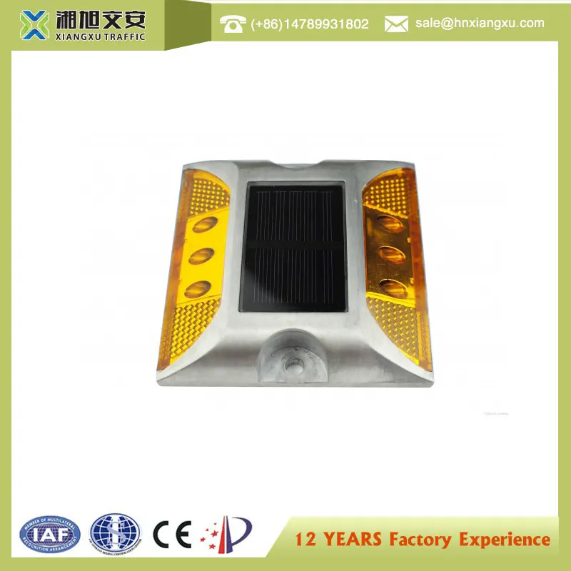Manufacturing in china solar reflective road stud driveway road stud