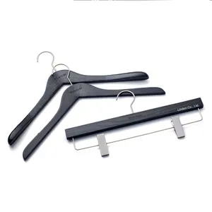 Assessed Supplier LINDON Designer High End Branded Retail Painted Black Wood Clothes Hangers for Clothes