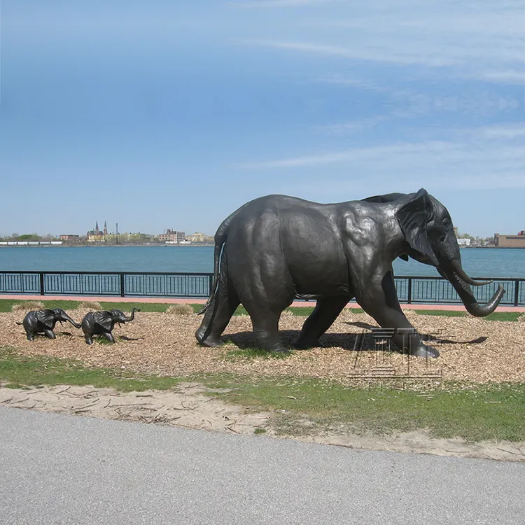 Наружная скульптура в виде слона из античной бронзы в натуральную величину для мамы и сына