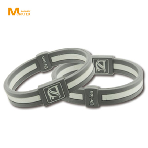 Pulsera de silicona en relieve con proveedor de color - Product Image 3