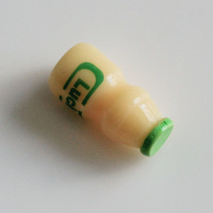 Ingrosso 100 Pezzi Bottiglie in Resina Miniature di Yogurt Bottiglie di Latte Artificiali Simulazione Alimentare per Artigianato in Resina Fai-da-Te - Product Image 5