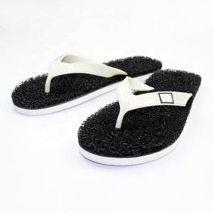 Commercio all'ingrosso oem divertente pvc Massaggio di gomma nero noodle flop di vibrazione della spiaggia spugna, della novità bianco erba noddle pantofole per unisex - Product Image 5