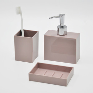 Juego de accesorios de baño de acrílico rosa de diseño simple de 3 piezas - Product Image 1