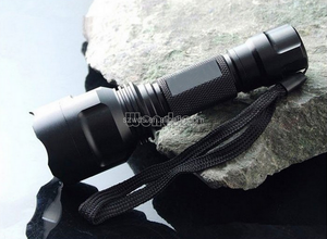 Torcia a <span class=keywords><strong>LED</strong></span> rossa impermeabile da <span class=keywords><strong>10W</strong></span> torcia a luce rossa per escursionismo notturno da campeggio all'aperto