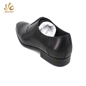 2019 Venta caliente calzado de los hombres vestido formal zapatos de moda Zapatos de zapato de cuero negro para hombre - Product Image 5