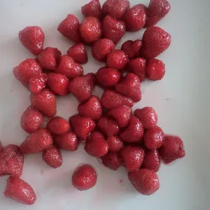 优质罐装水果罐头草莓在轻糖浆中的 LS