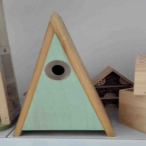 Casetta per Uccelli Multifunzionale Classica in Legno di Pino Naturale, Design Rettangolare per Uccelli Blu - Product Image 4
