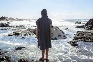 Toalla Poncho con capucha para adultos Toalla de playa cuadrada tejida de tela de microfibra para surf Uso al aire libre Avión Toalla de playa para surf
