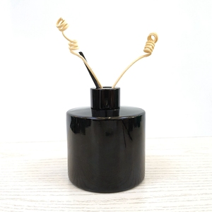 Xuzhou Usine <span class=keywords><strong>Vide</strong></span> 200 ml Parfum Reed Diffuseur <span class=keywords><strong>D</strong></span>'<span class=keywords><strong>air</strong></span> <span class=keywords><strong>D</strong></span>ésodorisant <span class=keywords><strong>Bouteille</strong></span> En Verre Avec Bois <span class=keywords><strong>Bouchon</strong></span> de liège - Product Image 1