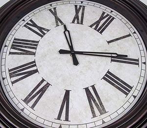 Retro Round Large Silent Battery Operated Reloj <strong>De</strong> Pared Movement Wall Clock with Roman <strong>Numerals</strong> - Product Image 3