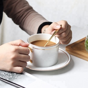 Juego de taza y platillo de té y café de cerámica blanca reutilizable de porcelana de postre de calidad superior para servir té y café - Product Image 5