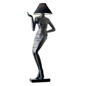 실물 크기 청동 섹시한 여자 조각품 지면 램프