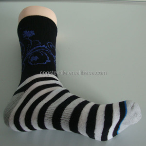 personalizado puño elástico medio rizo patrón de rayas azul blanco y te negro para hombre del deporte atlético calcetines - Product Image 5
