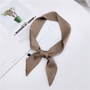 Sciarpa da <span class=keywords><strong>donna</strong></span> alla moda morbida e stretta in poliestere con scollo a testa alta in tinta unita - Product Image 4