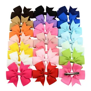 Cô Gái Bán Buôn Ribbon Tóc Cung Với Clip