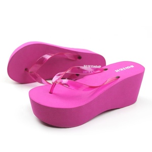 Sandali Personalizzati con <span class=keywords><strong>Tacco</strong></span> Alto <span class=keywords><strong>Rosa</strong></span> per Donne, Ciabatte con Piattaforma OEM, Ultimo Design di Infradito con Zeppa in PVC Impermeabile - Product Image 2