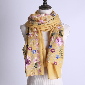 Nuova Sciarpa/Stola di Alta Qualità in Vendita, Personalizzabile con Logo, Multicolore - Product Image 2