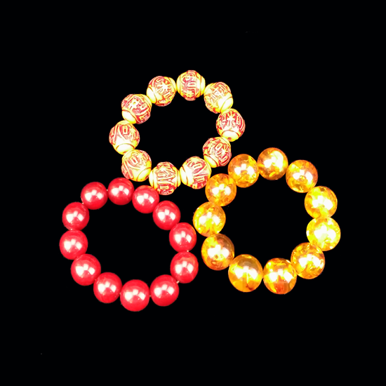 Пластиковый браслет и кулон с гравировкой