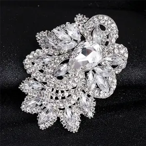 online wholesale flower rhinestone brooch for wedding invitation