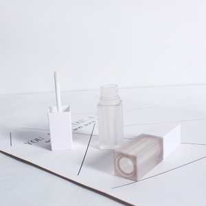 Hộp Đựng Son Bóng Màu Trắng Mờ Bán Buôn Mẫu Miễn Phí Ống Son Bóng Màu Trắng - Product Image 4