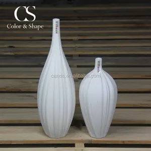 अद्वितीय डिजाइन मंजिल सफेद लंबी गर्दन चीनी मिट्टी के बरतन फूलदान सरल बनावट लंबा vases centerpieces के शादी के लिए