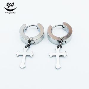 <span class=keywords><strong>Orecchini</strong></span> a Cerchio in Acciaio Inossidabile <span class=keywords><strong>da</strong></span> <span class=keywords><strong>Uomo</strong></span> con Design a Croce Pendente per Matrimoni, Feste o Idea Regalo per Fidanzamento - Product Image 6